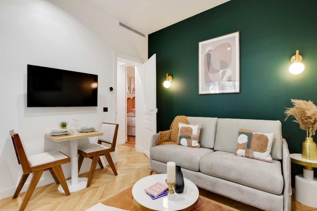 Chic Apartment - 1Br-4P - Facing The Louvre Paris Exterior photo